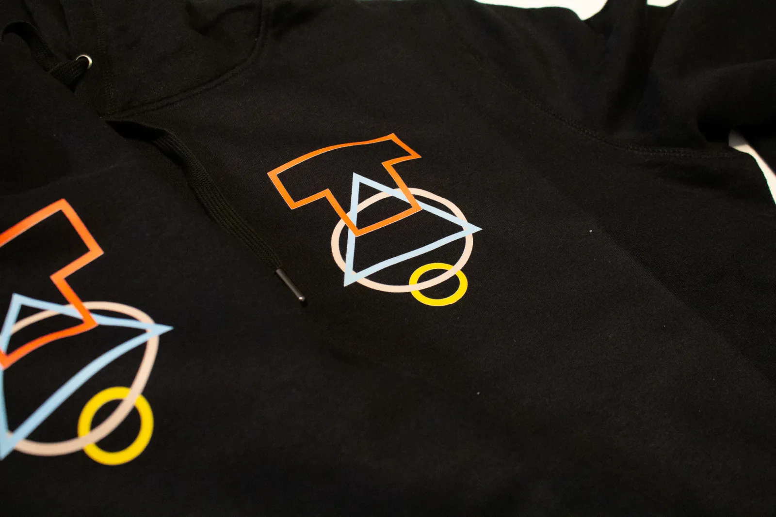 Theater am Ortweinplatz, TaO - Hoodies — Bild 2