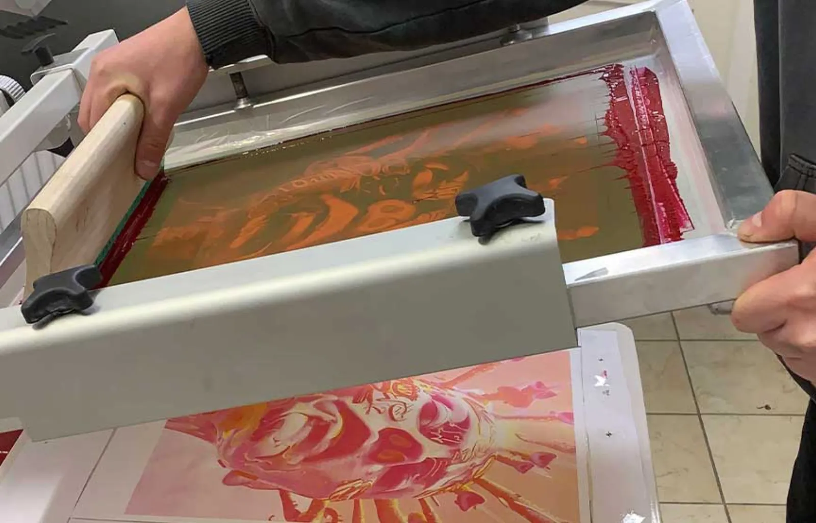 Handarbeit beim Siebdruck